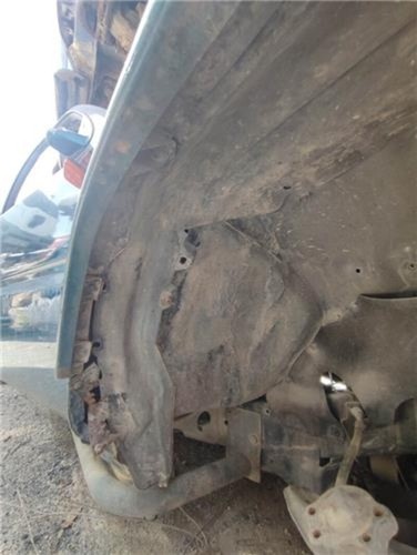 Right front wheel arch nissan - right,