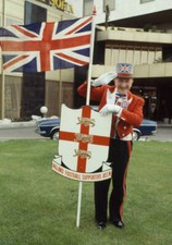 England mascot Ken Bailey in