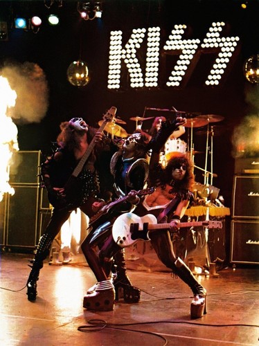 Kiss gene simmons ace - gene, frehley