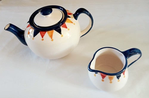Mulberry teapot and - teapot, milk