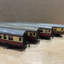 Vintage Collectors Four Railway 00 Gauge Carriages 24010 Tri-Ang
