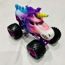Monster Jam Sparkle Smash Unicorn 1:24 Monster Truck Toy Hot Wheels BKT
