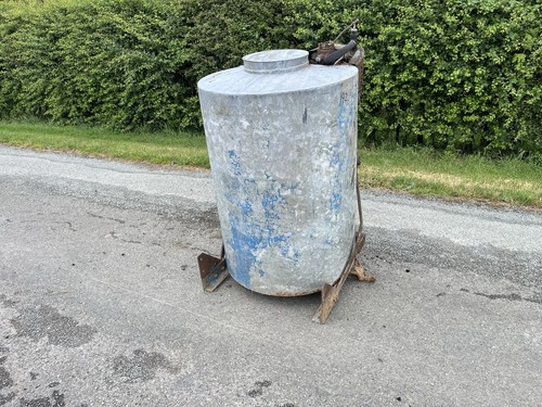 Vintage galvanised water - vintage, tank