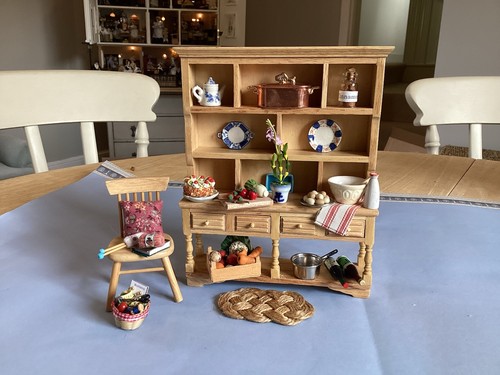 Dolls house scale - house, 1.12
