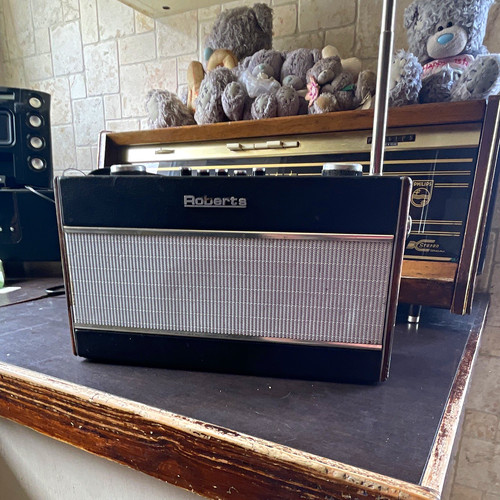 Roberts r600 portable fm - roberts,