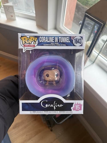 Coraline tunnel figure - in,