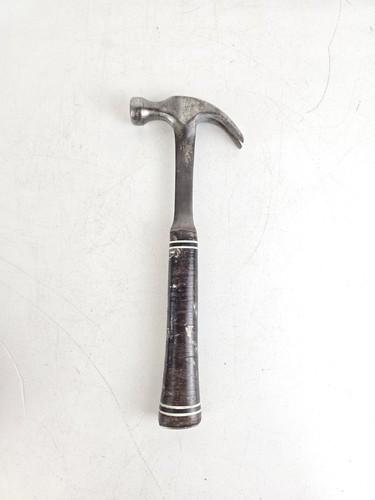 Estwing claw hammer - claw,