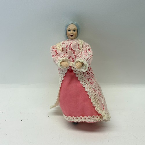 12th scale dolls - scale,