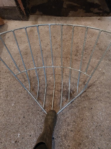 Galvanised corner hay rack - galvanised,