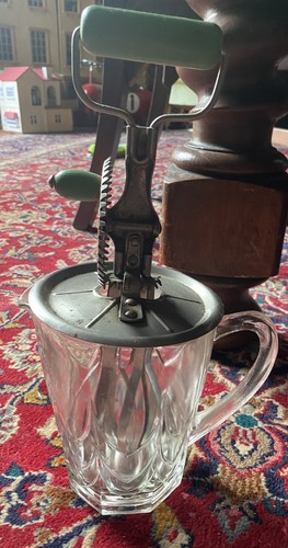 Art deco whisk and pressed - deco,