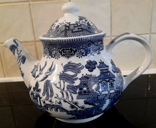 VINTAGE 1980'S CHURCHILL 2PT BLUE WILLOW PATTERN BULBOUS TEAPOT