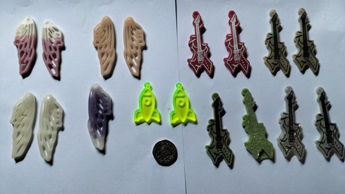 Job lot acrylic charms - , 17
