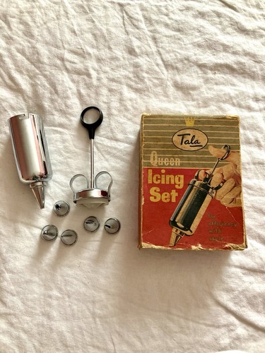 Adorable vintage queen icing - adorable,