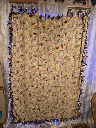 Handmade fleece blanket - fleece, sock