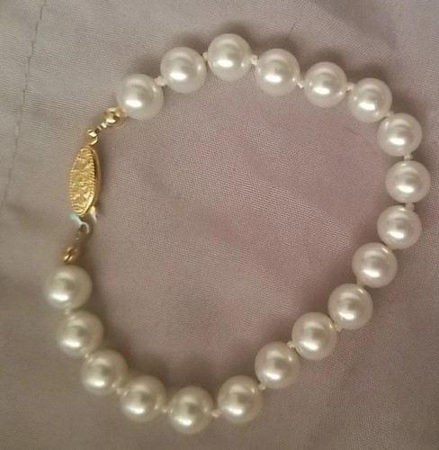 Faux pearl bracelet stunning - pearl,