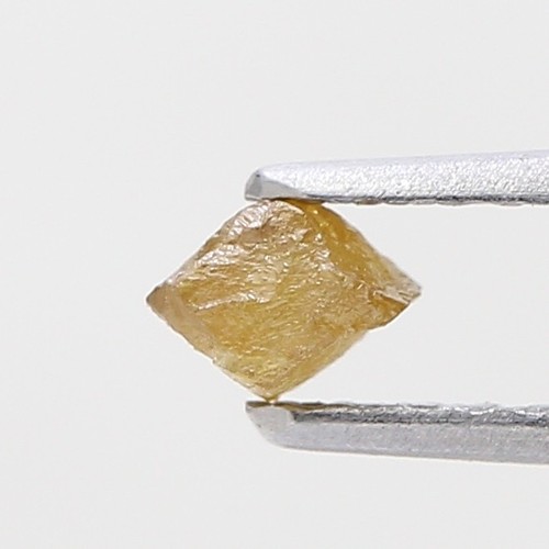 Tiny 22ct brownish yellow - 0.22ct,