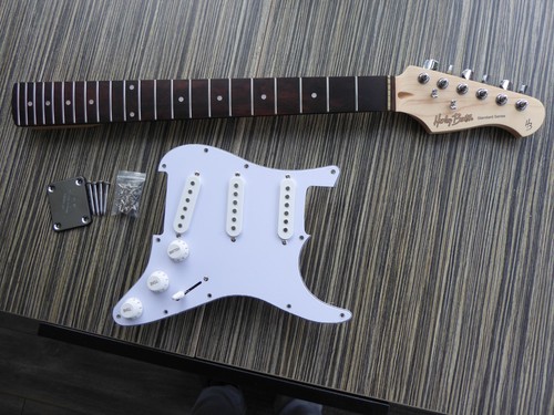 New unused strat style maple - &,