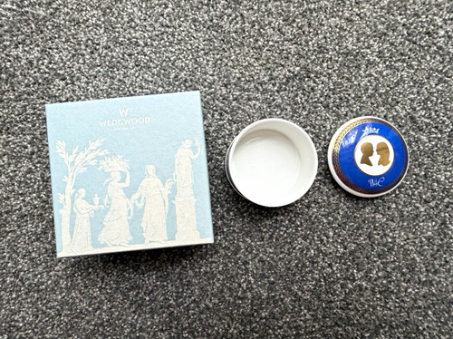 Vintage wedgwood blue royalty - vintage,