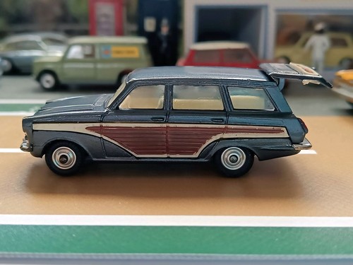 Corgi toys 491 ford - 491, consul