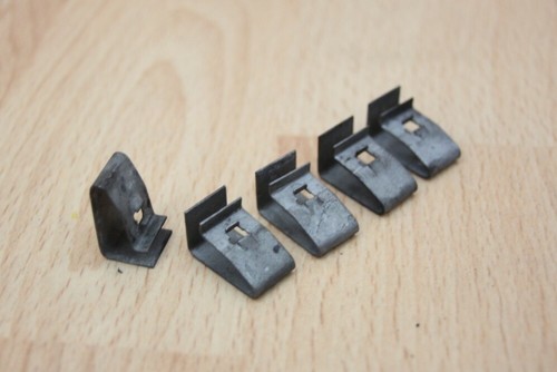 Bumper moulding pegs corner - bumper,