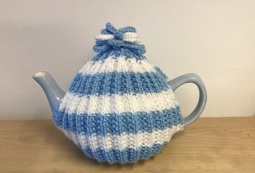 Hand knitted tea - hand, medium