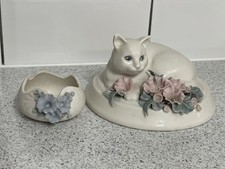 CHESSELL POTTERY CAT & FLOWERS