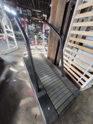 Curved treadmill running - curved,