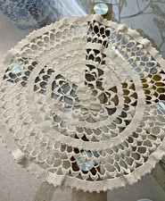 VINTAGE BEIGE COTTON HAND WORKED CROCHET LACE DOILY/TABLE MAT ~13" STRIPE