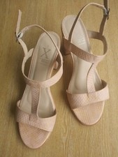 X RED EMILIO LUCA SIZE 5 LIGHT PEACH / GOLD SANDALS.  G2/79103025B2/16A