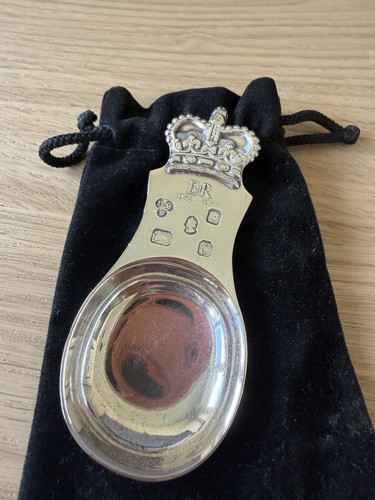 Sterling silver 1977 queen - silver,