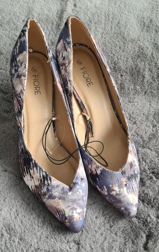 Ladies shoes size with - 7, small