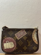 Louis Vuitton Mini Pochette