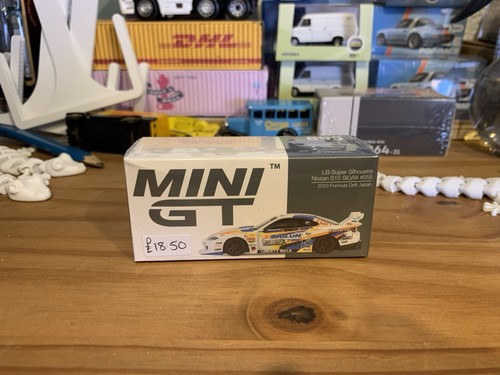 Mini nissan super - mini,