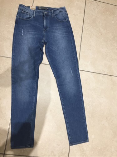 Bnwt ladies levis - ladies,