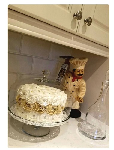 White rosette fake cake cream - white, cake: