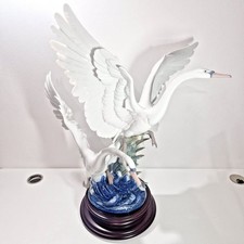 Lladro "Swans Take Flight" Model 5912, Large Porcelain Figure With Base 1992