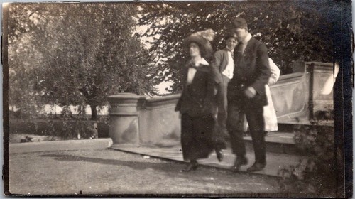People walking park 1910s - in,