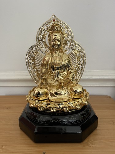 Large gold guanyin - (kuan, yin)