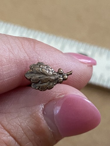 Bronze oak leaf - 5/16",