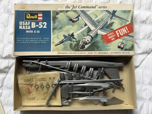 Vintage revell with - b-52,