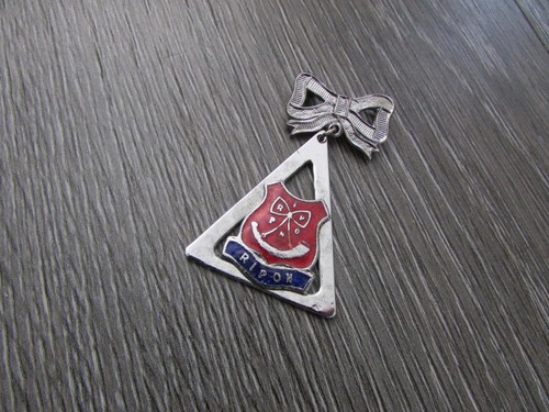City ripon crest motif with - of,