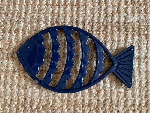 Small navy blue fish - small,