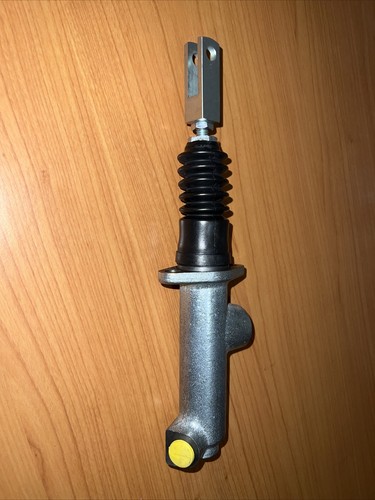 Clutch pump under the - clutch, pedal