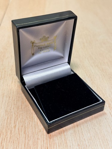 Vintage jewellery presentation - vintage,