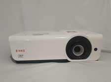 Eiki EK 402UA projector 4700