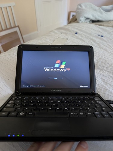 Samsung n130 netbook laptop - netbook,