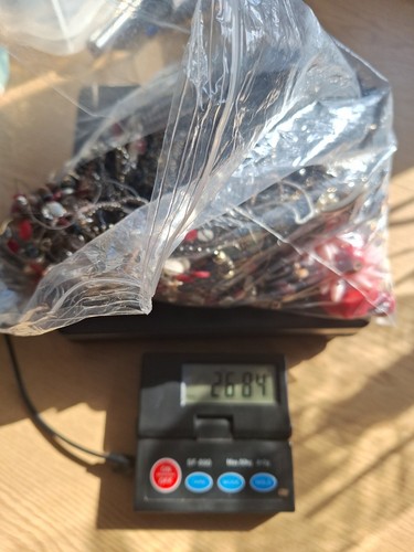 Joblot 2kg broken - broken, jewellery
