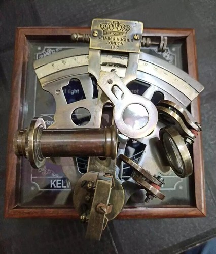 Working sextant with wooden - working,