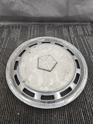 1982 dodge chrysler hubcap - dodge,