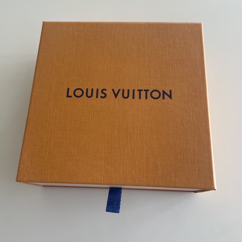 Louis vuitton box 17x17x6 - louis, cm